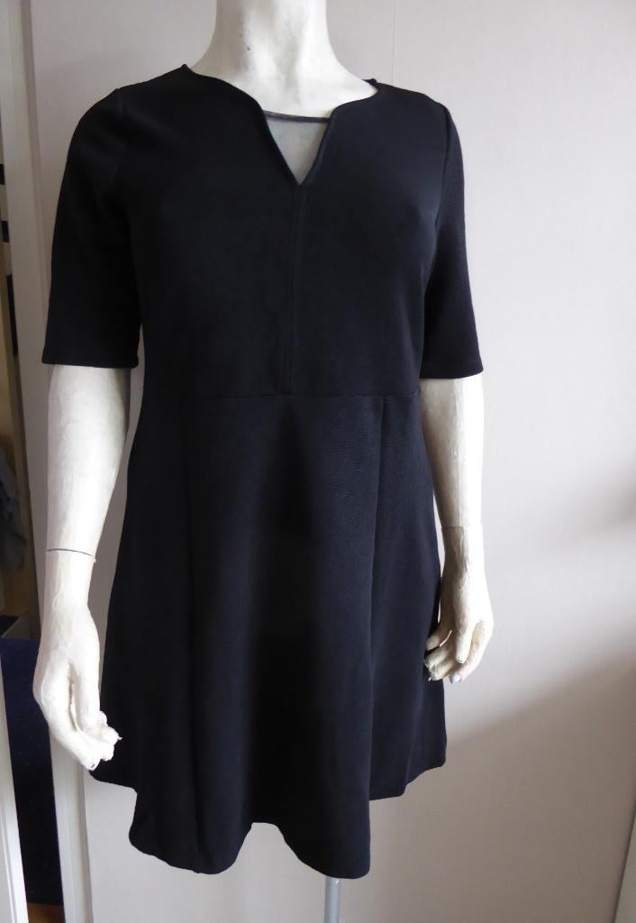 354.. zgan zwarte jurk maat 44, Ophalen of Verzenden, Zo goed als nieuw, Zwart, Jurk