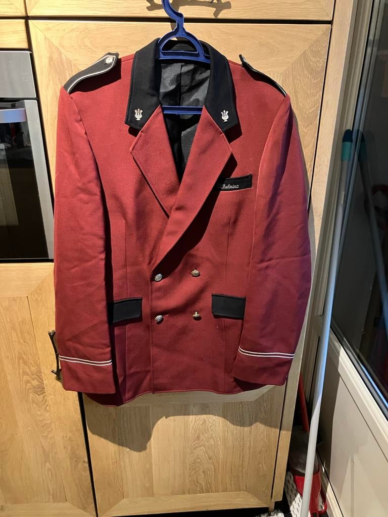 Mooie rode fanfare harmonie carnaval jas - Maat L, Ophalen of Verzenden, Gedragen, Maat 52/54 (L)