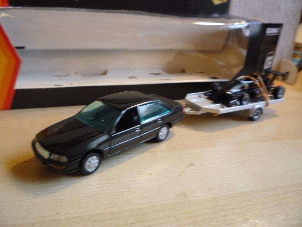 Opel Senator met aanhanger en Lotus Formule Gama Mini 1:43, Ophalen of Verzenden, Zo goed als nieuw, Auto, Overige merken