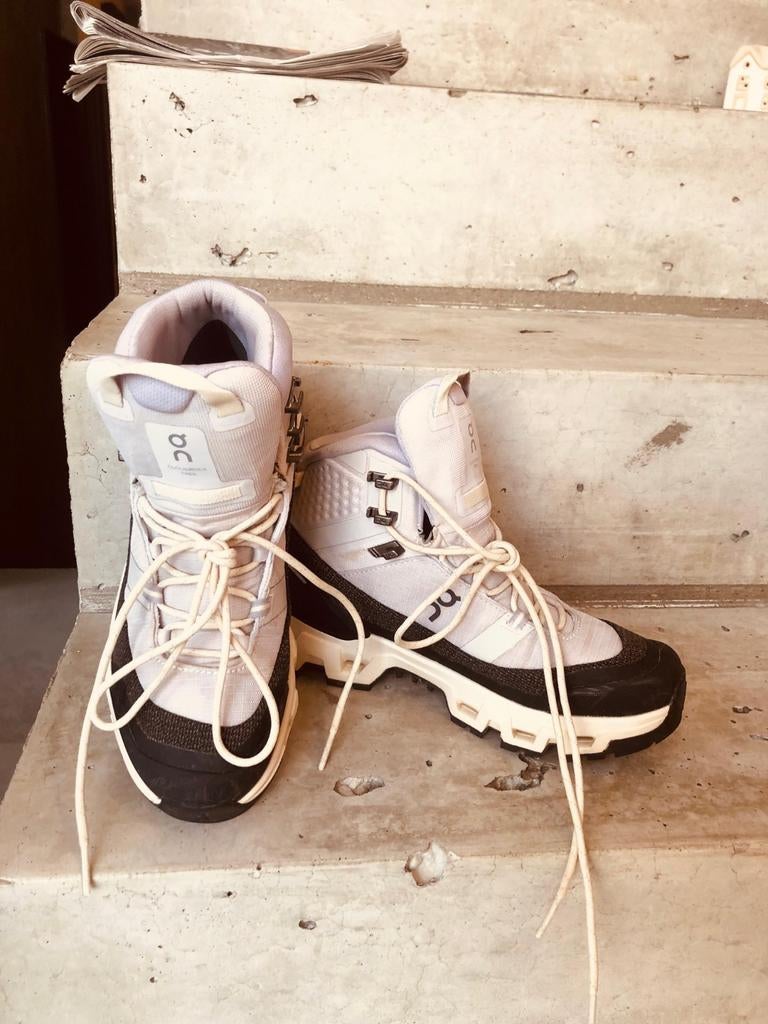 On Running Cloudrock Mid Waterproof Dames - Maat 39, On Running, Ophalen of Verzenden, Zo goed als nieuw, Wandelschoenen