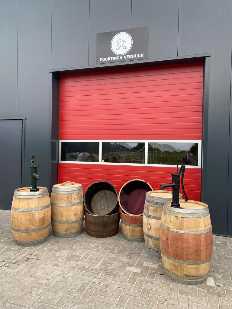 225 liter  Regenton/wijnvat te koop (halve , pomp, whiskey), Tuin en Terras, Ophalen, Gebruikt, 150 liter of meer, Poortingaverhuur@gmail.com