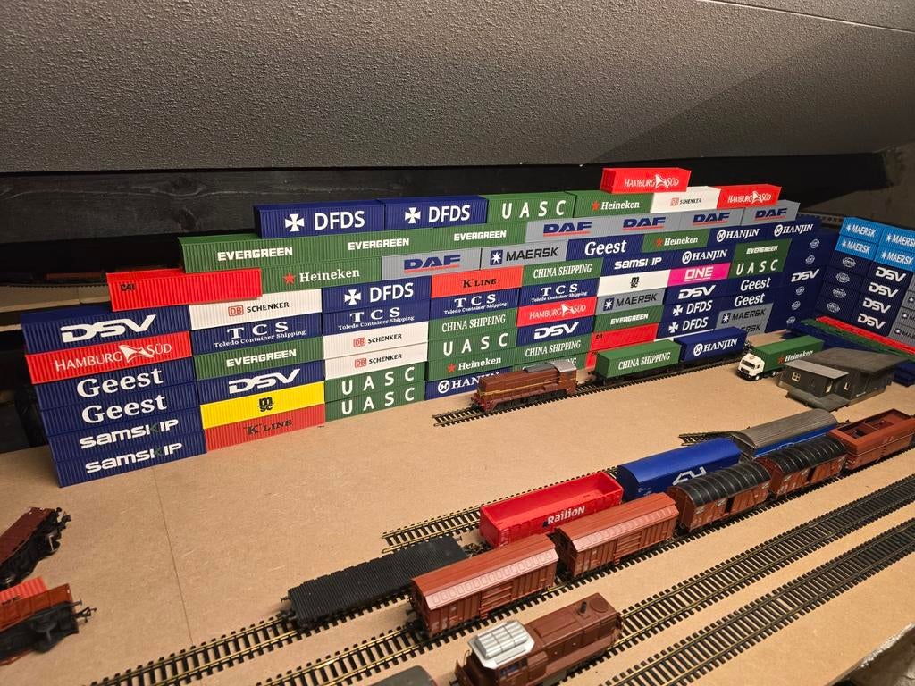 H0 terminal containers voor de modelspoorbaan 20 en 40 ft, Ophalen, Nieuw, Gelijkstroom of Wisselstroom, Overige merken