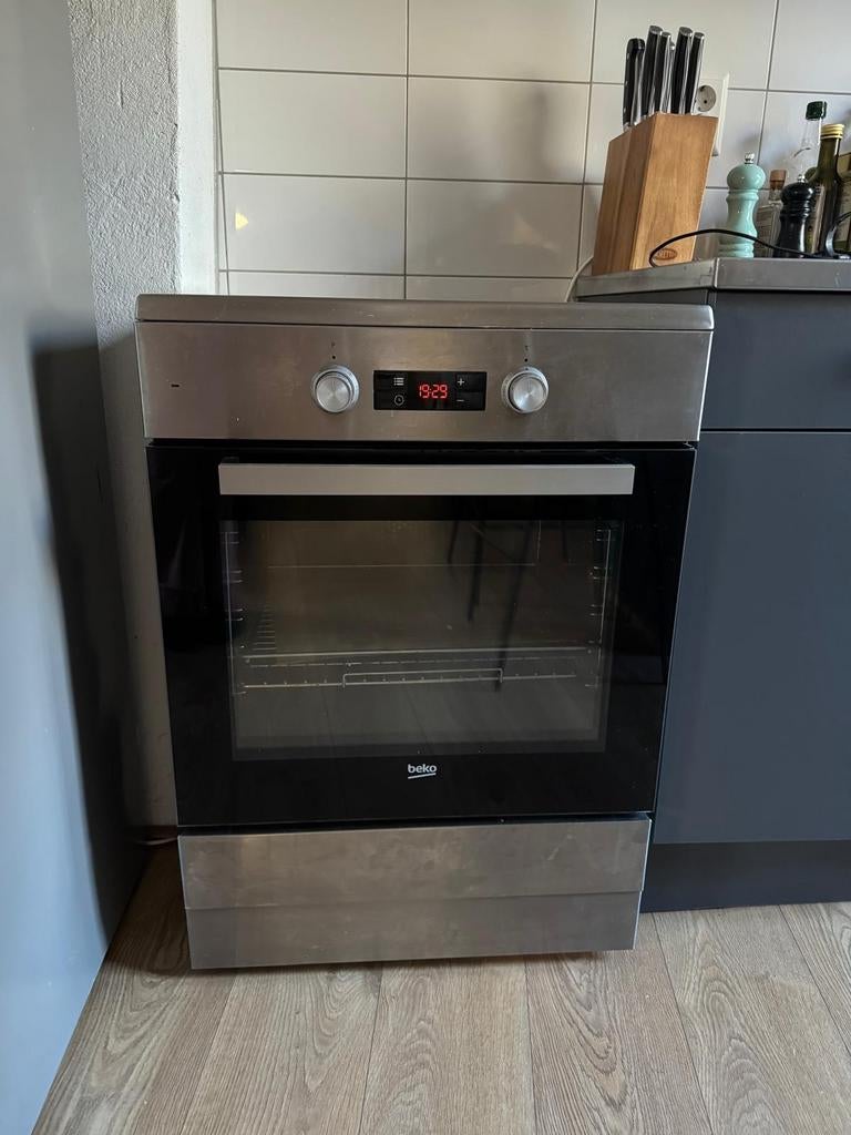 BEKO oven + inductie kookplaat 3 fase perilex, Ophalen, Gebruikt, 4 kookzones, Inductie