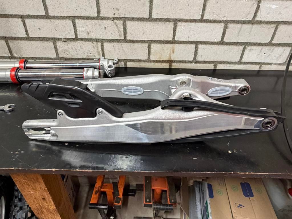 Nieuwe achterbrug 2023+ KTM GasGas Husqvarna, Motoren, Tuning en Styling, Ophalen of Verzenden