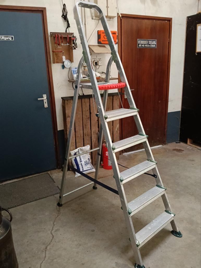 Altrex huishoudtrap 6 tredes, Ophalen, Gebruikt, Trap, Minder dan 2 meter