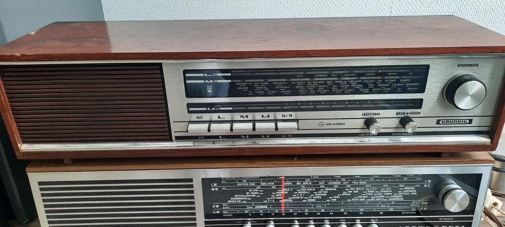 Te koop 2x buizen radio loewe en grundig ✅️, Audio, Tv en Foto, Radio's, Ophalen