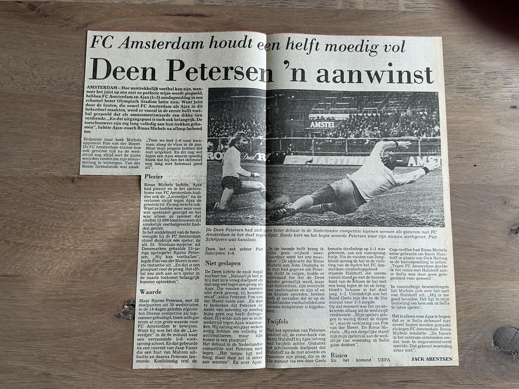 Voetbal krantenartikel FC Amsterdam Ajax december 1975, Verzamelen, Tijdschriften, Kranten en Knipsels, Ophalen of Verzenden, Knipsel(s)