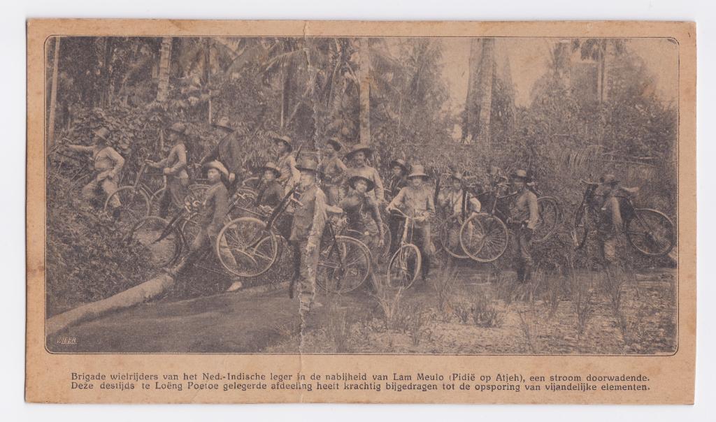 Atjeh Marechaussee KNIL Indië Uniform Mobilisatie Klewang, Verzamelen, Ophalen of Verzenden, Marechaussee, Azië, Foto of Poster