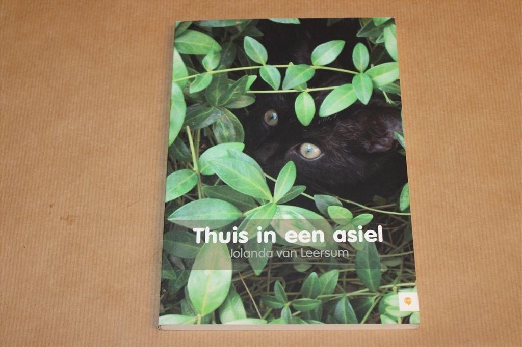 Thuis in een Asiel — Verhalen uit het Dierenasiel — Leersum, Ophalen of Verzenden, Zo goed als nieuw, Honden