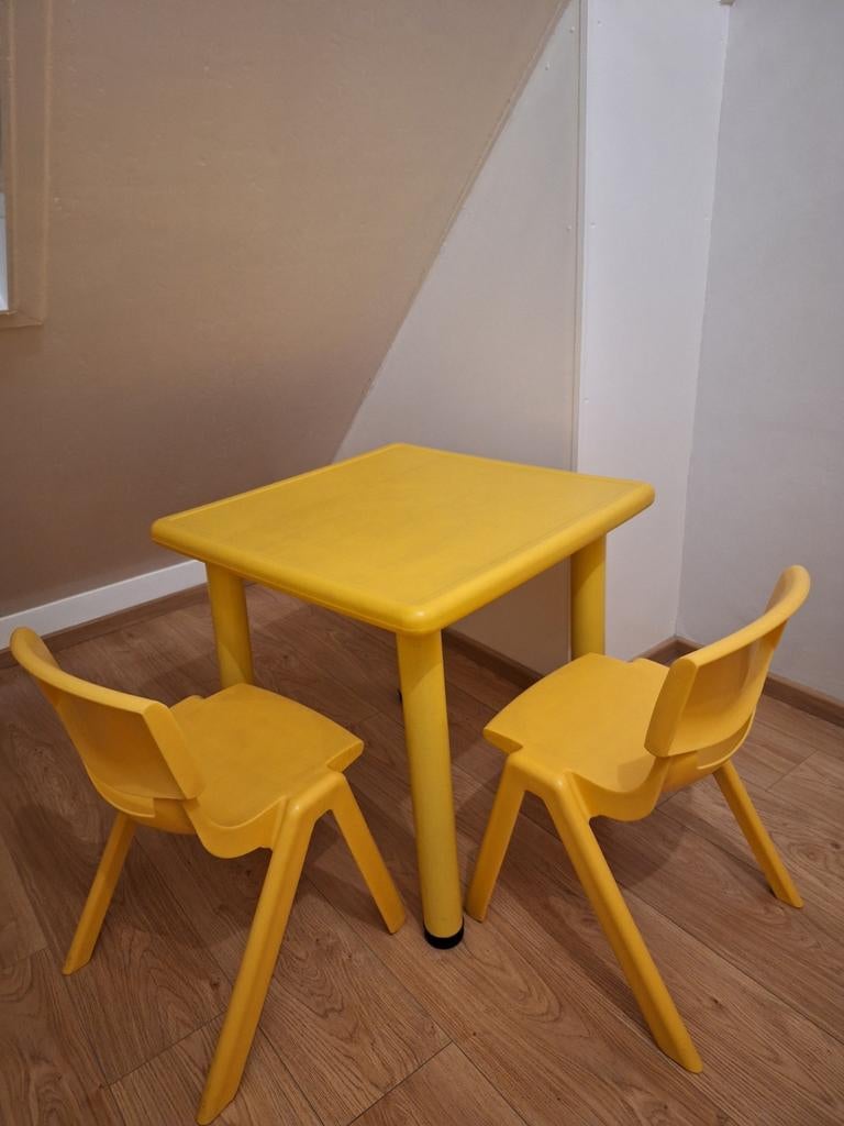 Gele kinder tafel en stoelen set, Kinderen en Baby's, Kinderkamer | Tafels en Stoelen, Ophalen, Gebruikt, Tafel(s) en Stoel(en)