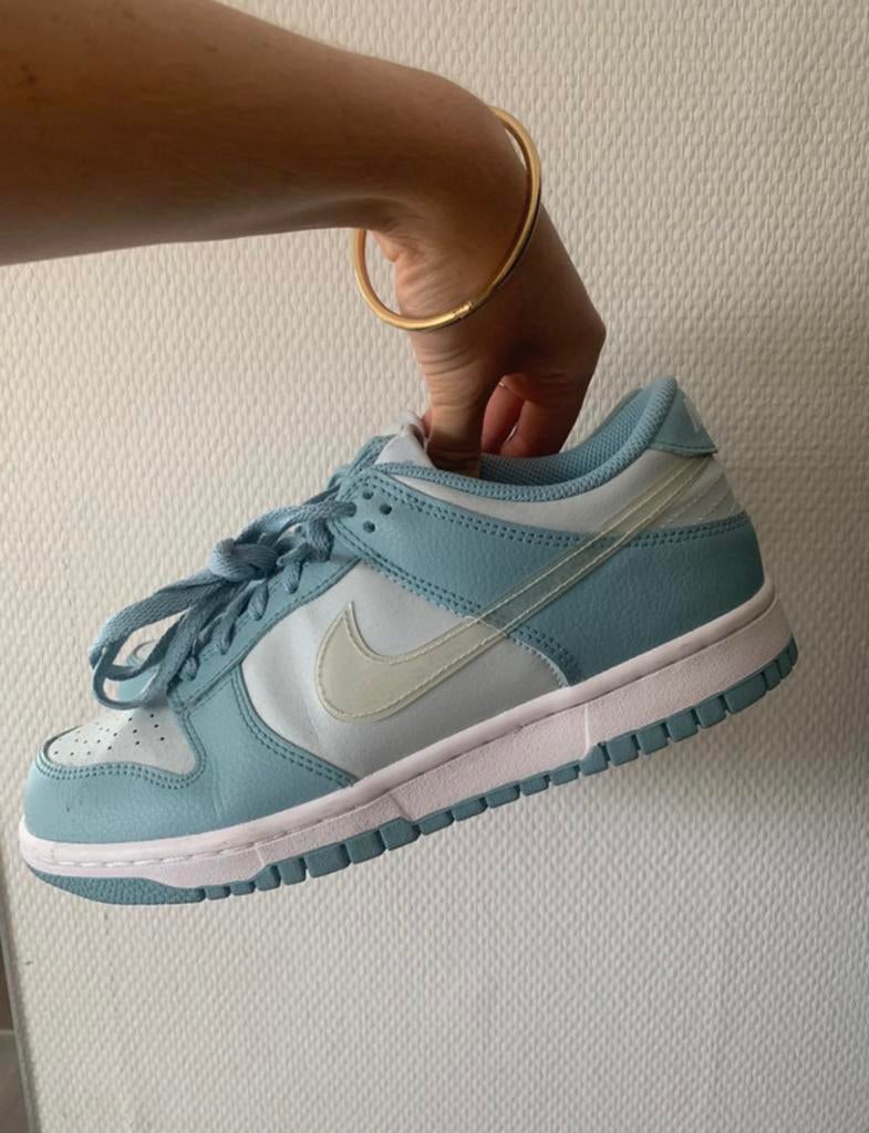 Nike Dunk Low "Aura" Clear Swoosh maat 40, Kleding | Dames, Schoenen, Blauw, Ophalen of Verzenden, Sneakers of Gympen, Zo goed als nieuw