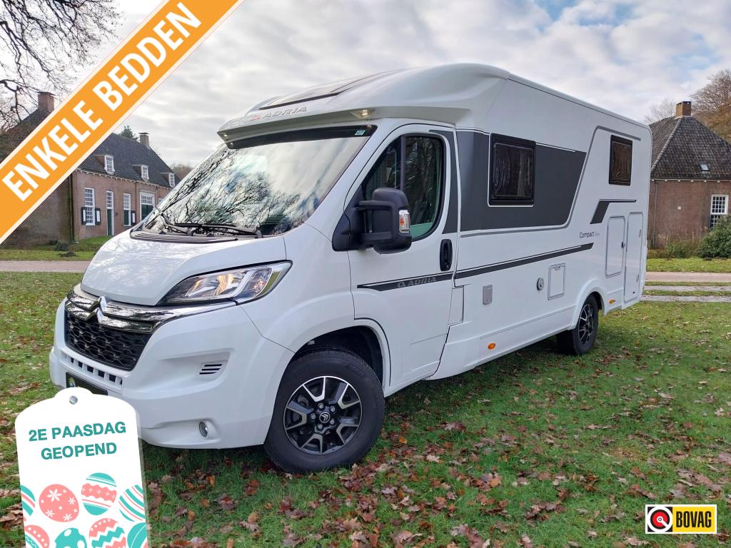 Luxe Adria Compact Axess 670SL met dubbele airco en trekhaak, Niet ingevuld, Ringverwarming, Airbags, Treinzit