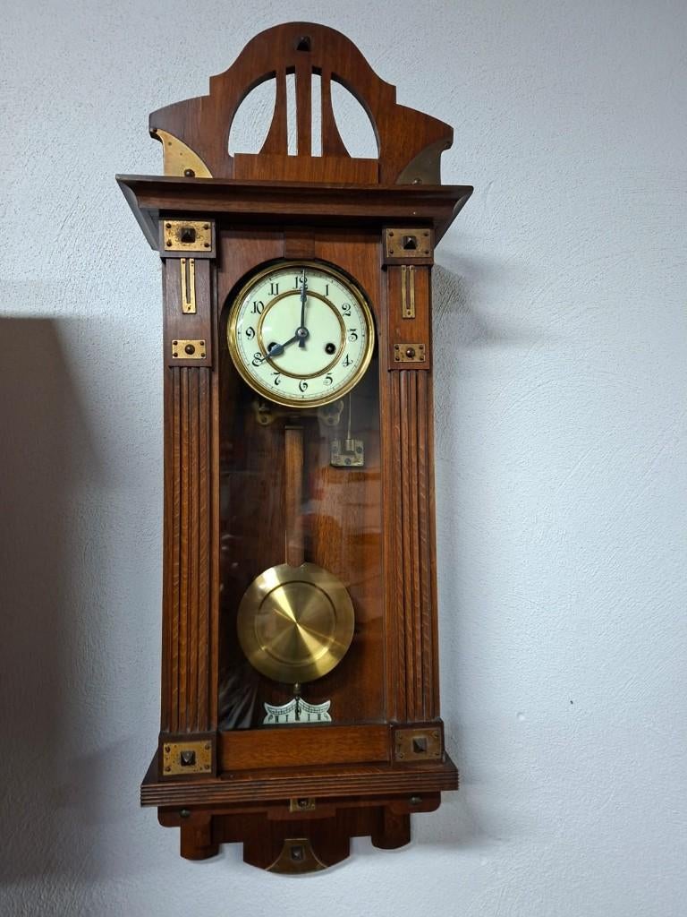 mooie gave antieke wandklok met bim bam en sleutel, Ophalen of Verzenden