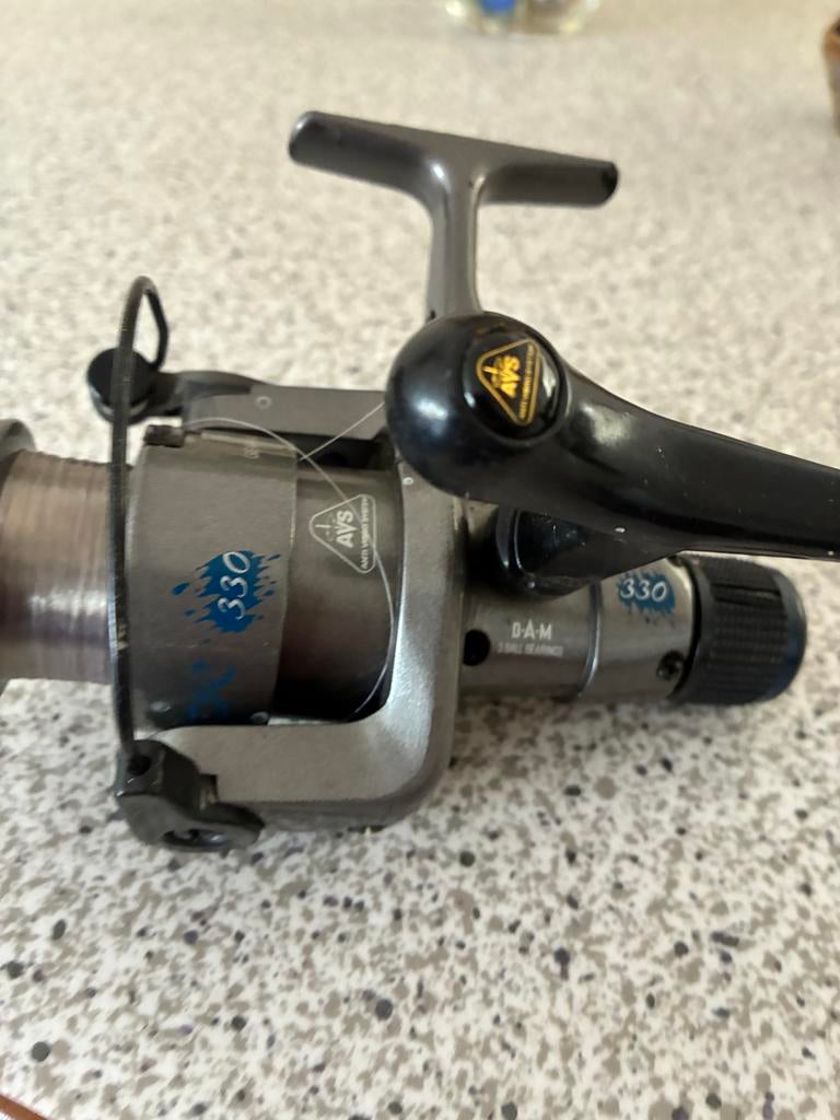 2 vismolens: DAM Quick 330 en Silstar DF 40 longcast, Ophalen of Verzenden, Zo goed als nieuw, Molen