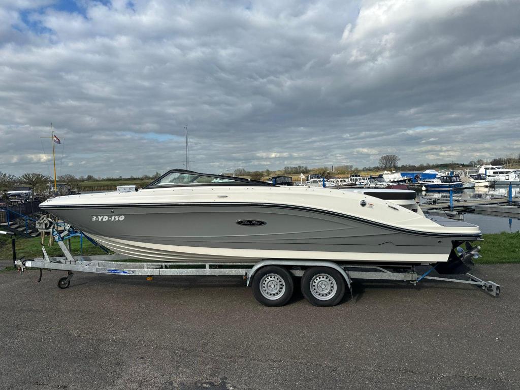 Sea Ray SPX 230 / speedboot / bowrider, Zo goed als nieuw, Polyester, 6 meter of meer