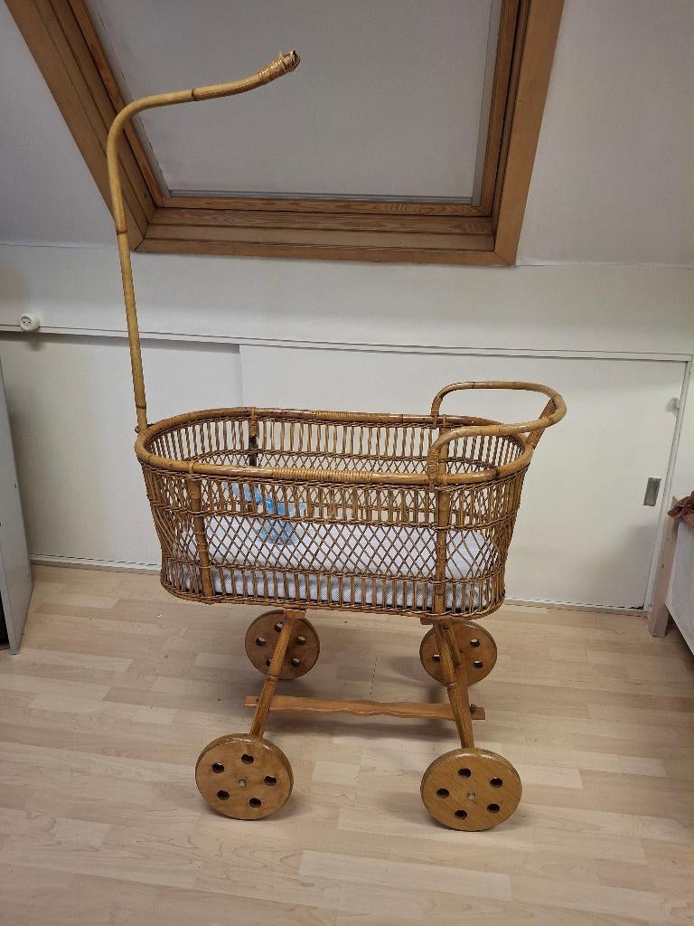 Rotan wieg, Ophalen, Gebruikt, Wieg