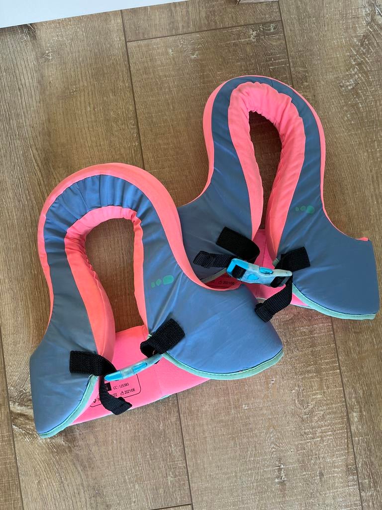 Twee Nabaiji zwemvesten 15-25 kg, Ophalen of Verzenden, Gebruikt