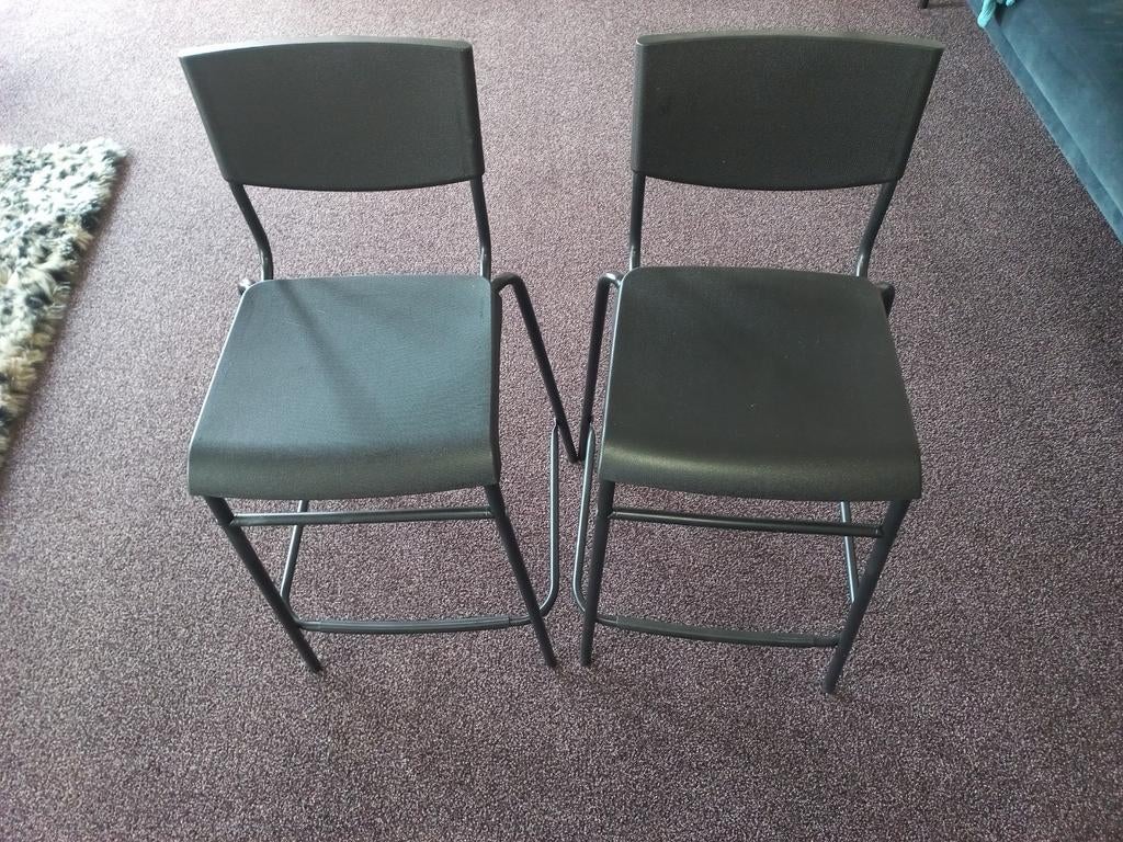 Twee barkrukken met rugleuning Ikea), Huis en Inrichting, Barkrukken, 2 krukken, Ophalen, Kunststof, 60 tot 90 cm