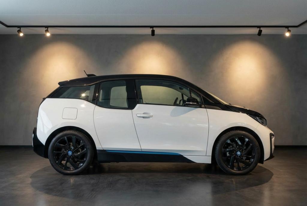 BMW i3 Basis 42KWH 170 PK l Warmtepomp, Automaat, 1345 kg, Gebruikt, 4 stoelen