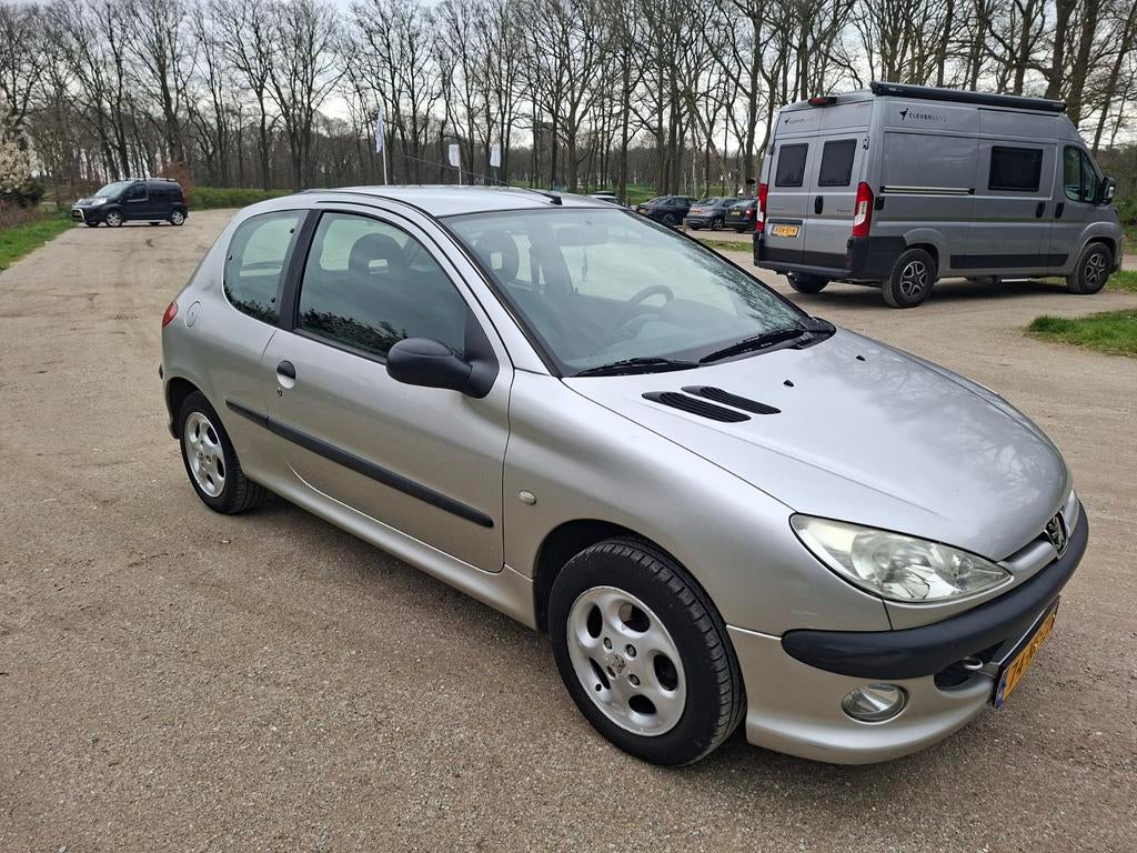Peugeot 206 1.4 X-line 3D 2003 Grijs, Auto's, Voorwielaandrijving, 31 €/maand, 4 cilinders, Overige bekleding