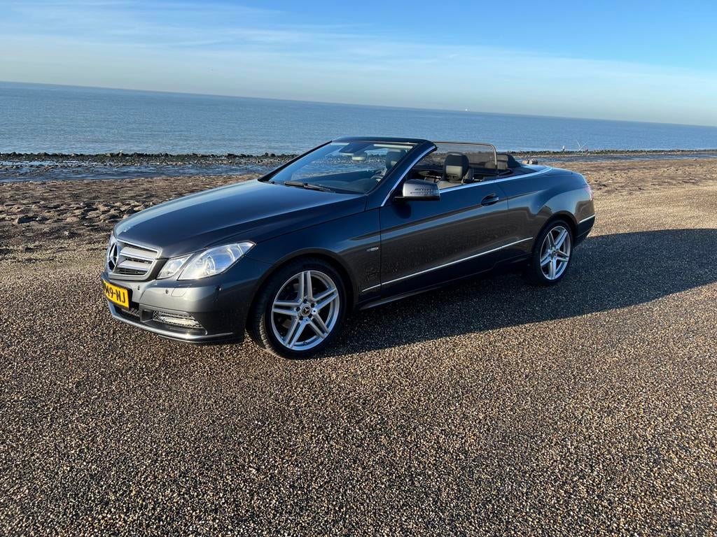 Nieuwstaat, Mercedes E cabrio uit 2011 met slechts 55.000 km, Auto's, Mercedes-Benz, Achterwielaandrijving, 1800 kg, 4 cilinders