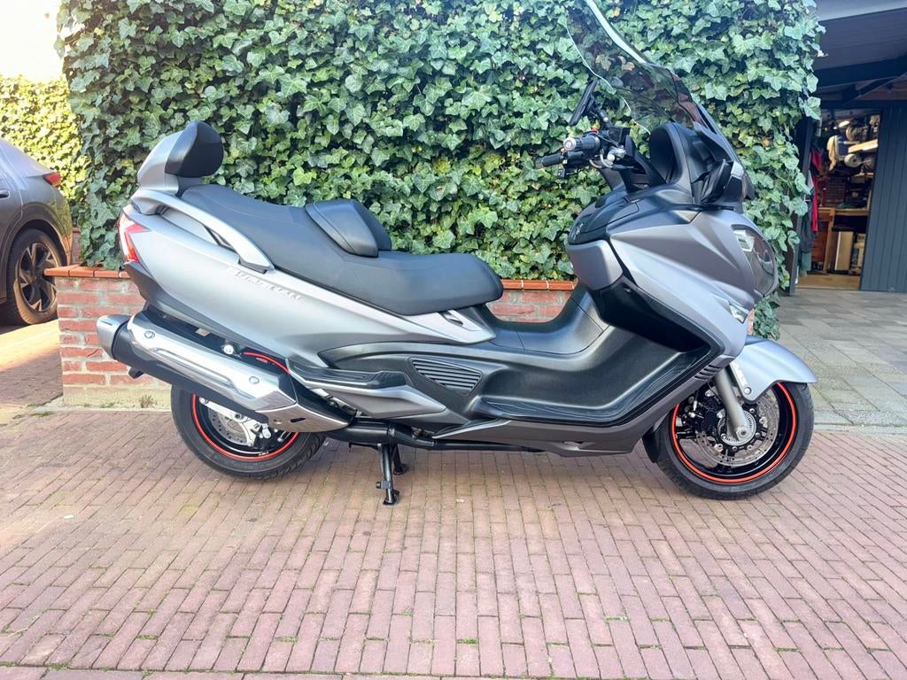Suzuki burgman 650 uit 2013 in NIEUWSTAAT  30.200 km, Motoren, Motoren | Suzuki, Motorrijbewijs A, Particulier, Meer dan 35 kW