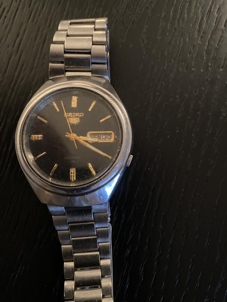 VINTAGE SEIKO 5 AUTOMATIC 7009-8600 DAG/DATUM, Ophalen, Gebruikt, Staal, Polshorloge