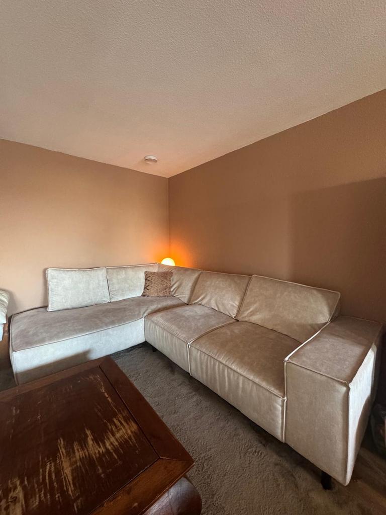 Ecru kleurige hoekbank - 2m x 3m, Ophalen, Zo goed als nieuw