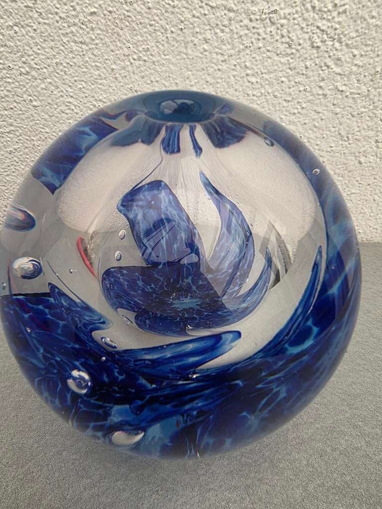 Glazen bol met blauwe swirl - decoratief object, Ophalen of Verzenden