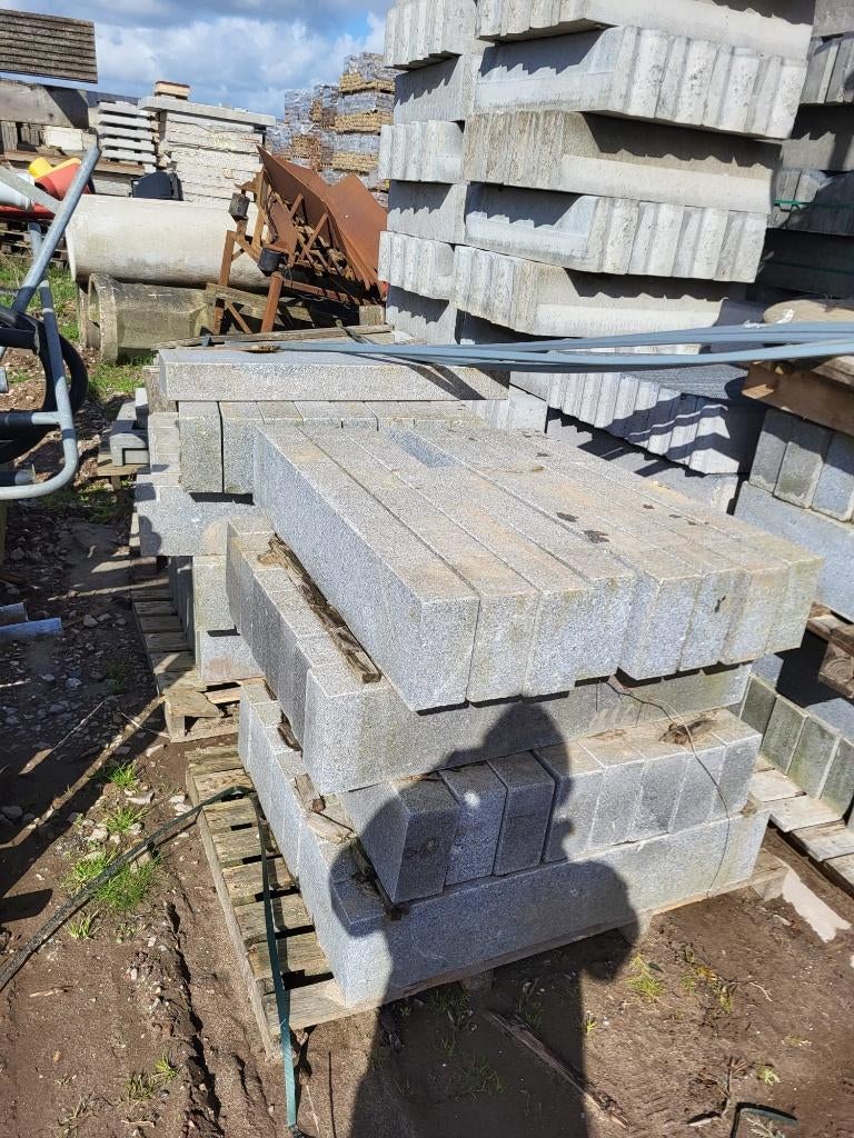 Zogoed als nieuwe grijs graniet opsluitband/banden 10x20x100, Tuin en Terras, Ophalen, 100 tot 200 cm, Biels, Zo goed als nieuw