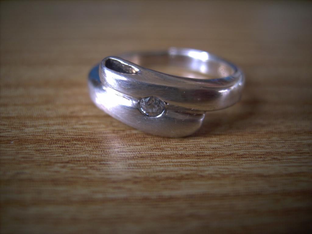 Een mooie Zilveren Fantasie Ring met 1 Zirkonia steentje, Verzenden, Zilver, Ring