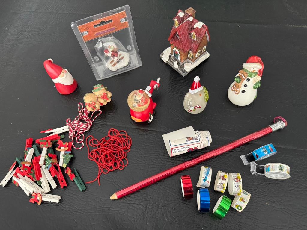 Kerst beeldjes kersthuis kerstman forever friends sneeuwpop, Diversen, Kerst, Ophalen of Verzenden, Nieuw