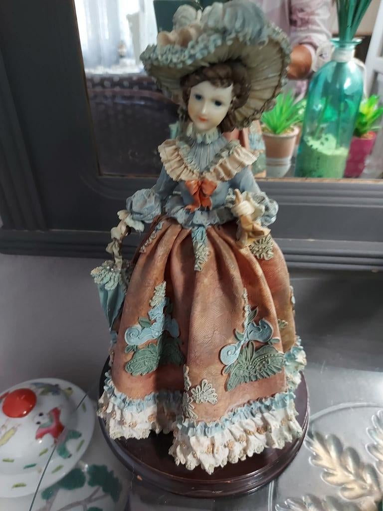 Mooi  vrouwen beeld op sokkel, Ophalen of Verzenden, Nieuw, Mens