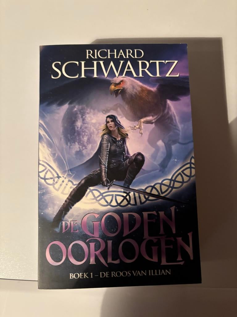 De Goden Oorlogen - Boek 1: De Roos van Illian (Fantasy), Ophalen of Verzenden, Gelezen