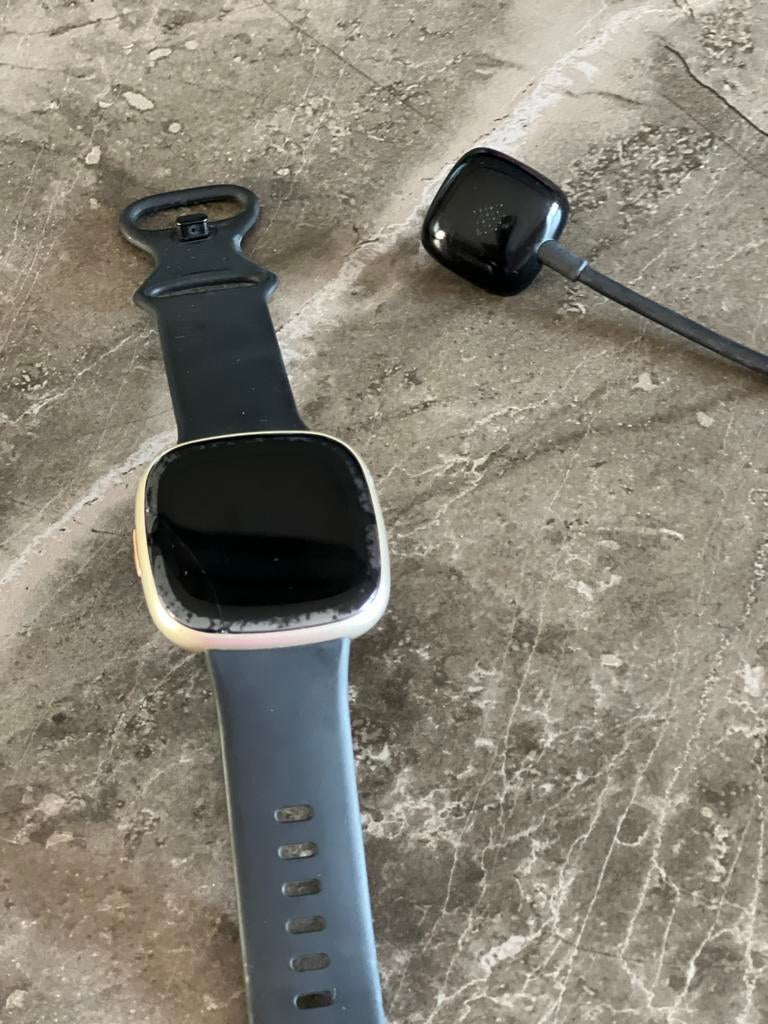 Fitbit Sense 2 - Goed werkende smartwatch met lichte schade, Gebruikt, Hartslag, Zwart, Ophalen of Verzenden