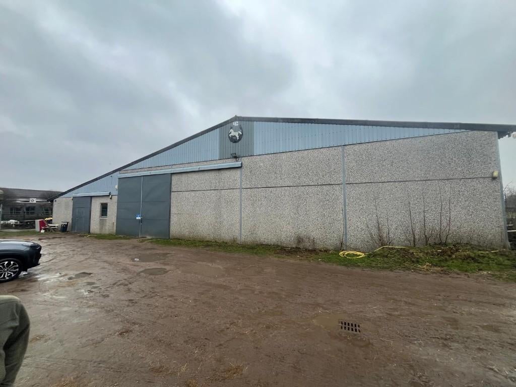 paardenstal te koop 50x30m, Ophalen, Tot 1 ha, Paardenhouderij