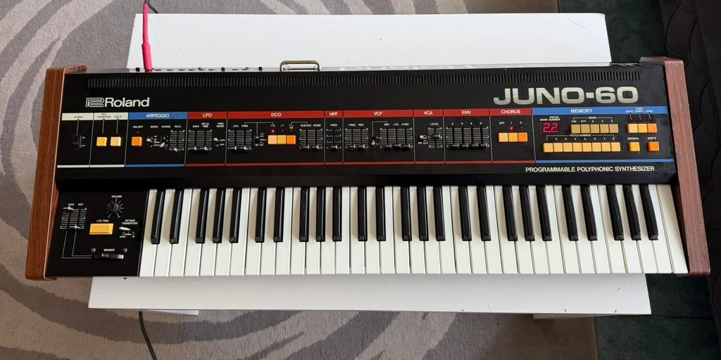 Roland Juno-60 Polyphonic Analog Vintage, Muziek en Instrumenten, Synthesizers, Ophalen, Zo goed als nieuw, 61 toetsen, Roland