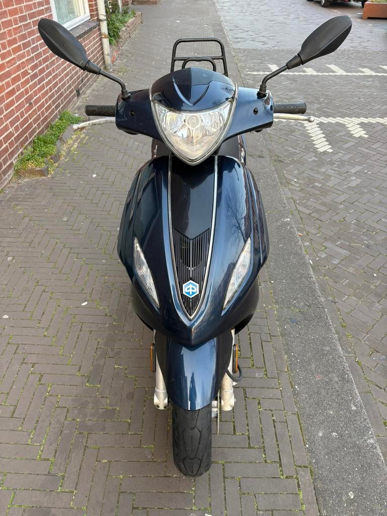 Piaggio new fly, Fietsen en Brommers, Scooters | Piaggio, Zo goed als nieuw, Fly, Benzine, Ophalen of Verzenden
