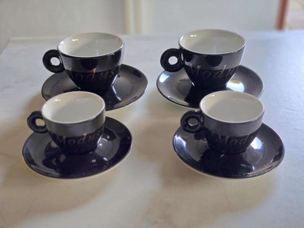 Illy 2 espresso/2 cappuccino kopjes Joseph Kosuth 2000, Nieuw, Ophalen of Verzenden, Overige stijlen, Kop(pen) en/of Schotel(s)