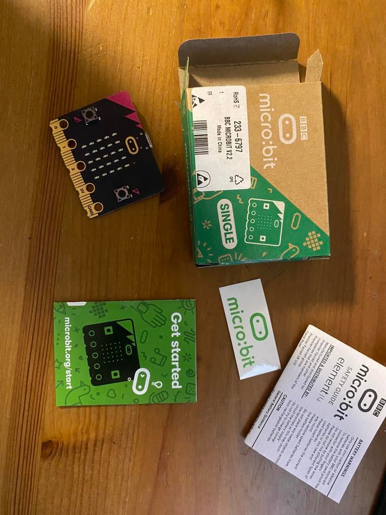 BBC Micro:bit nieuwste generatie + batterij extension, Ophalen of Verzenden, Zo goed als nieuw