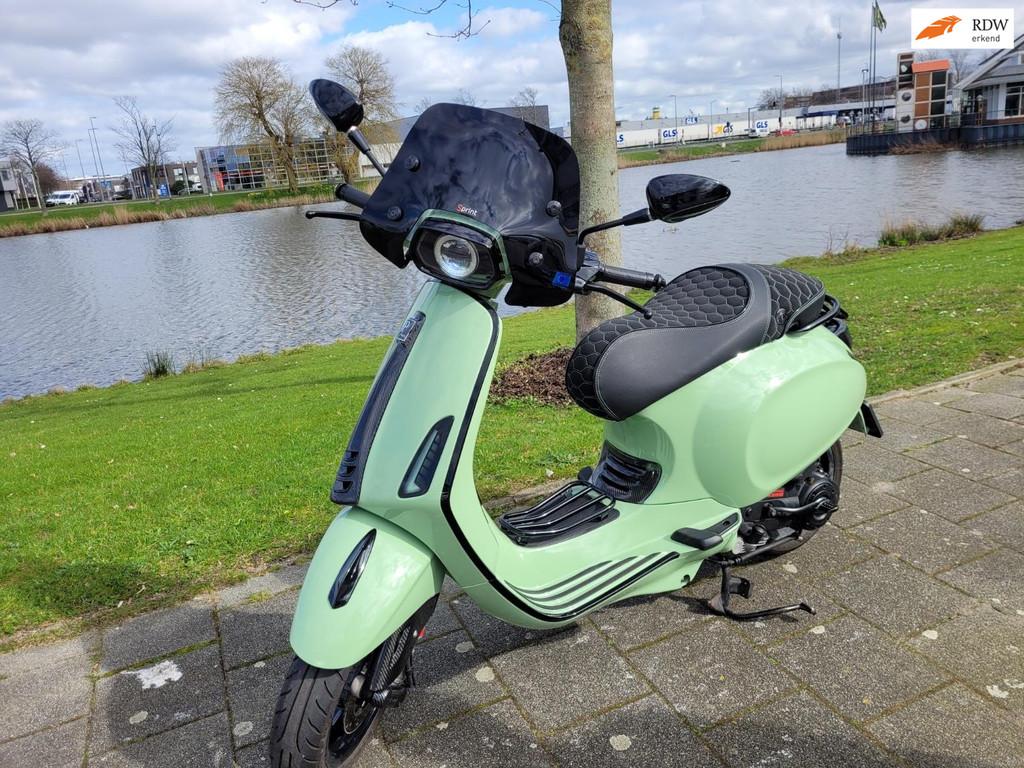 Vespa Bromscooter Sprint 4T, Gebruikt, Overige modellen, Thurledeweg 81
3044ER  Rotterdam, NL, Scooterport