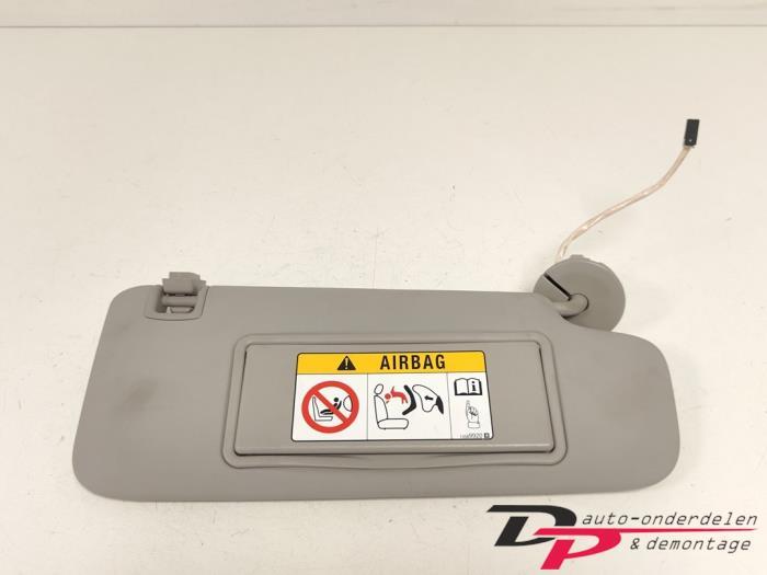 Zonneklep van een Opel Astra