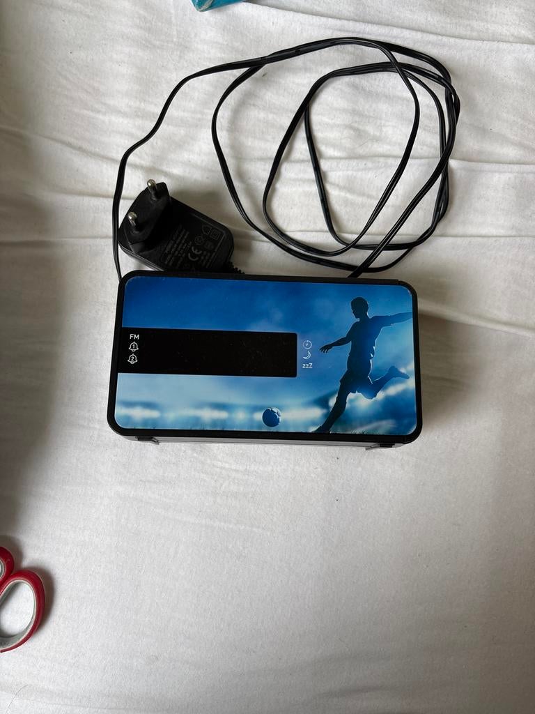 Bigben Digitale Wekker met FM Radio en Voetbalthema, Ophalen, Gebruikt, Digitaal