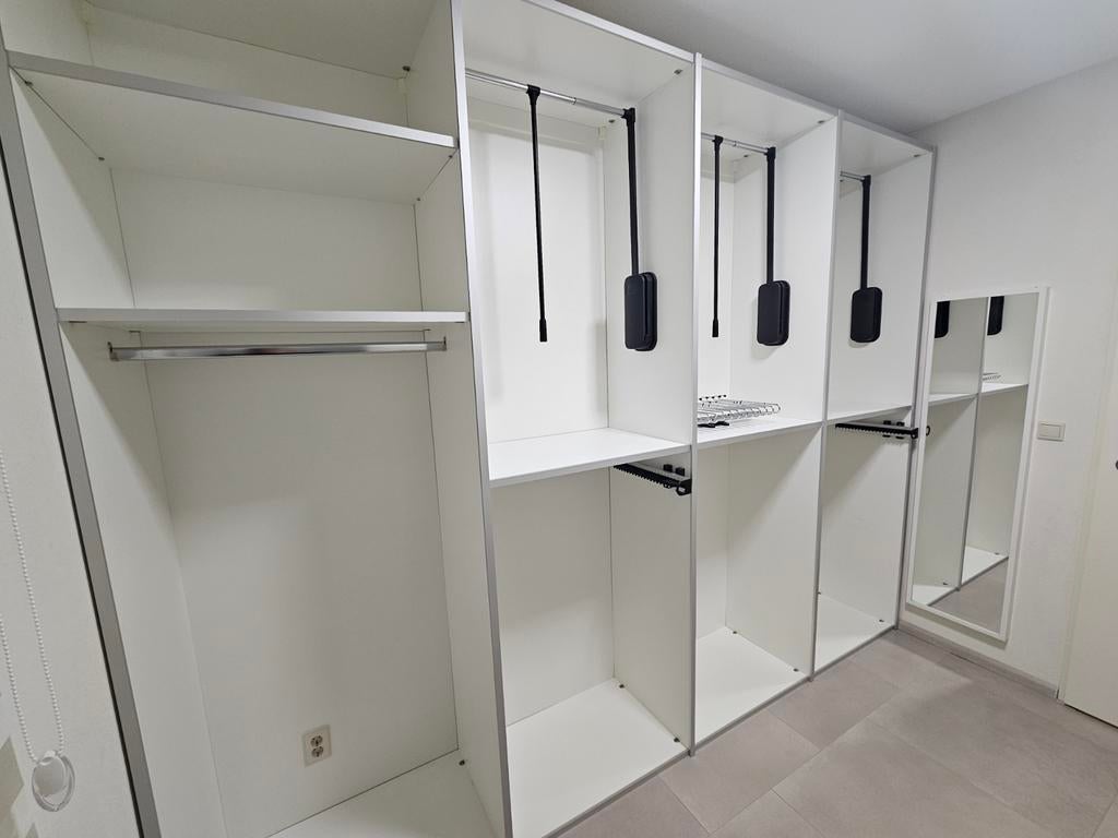 Moderne inloopkast met veel opbergruimte, Ophalen, Overige materialen, 200 cm of meer, Met plank(en)