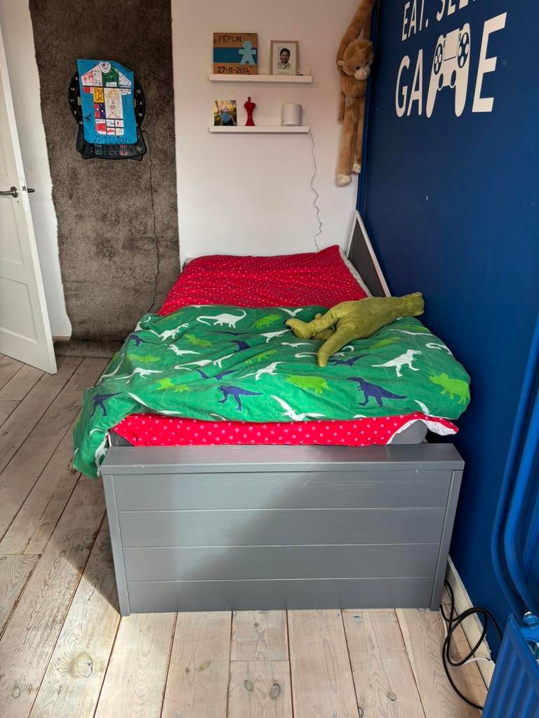 Bed en kast te koop Woood Dennis, Ophalen, 85 tot 100 cm, Zo goed als nieuw, Matras