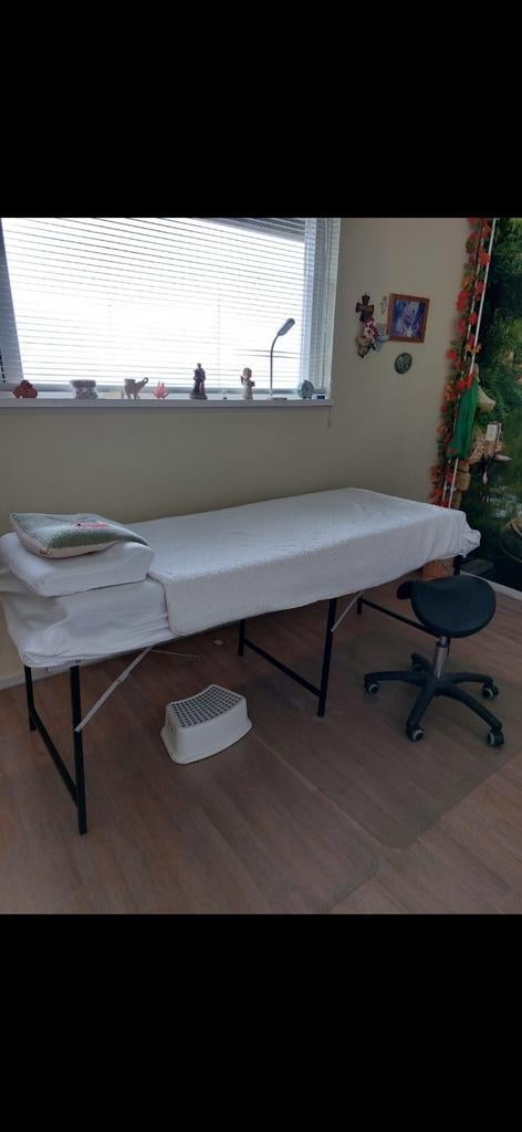 Massagetafel en zadelkruk, Ophalen, Zo goed als nieuw, Massagetafel