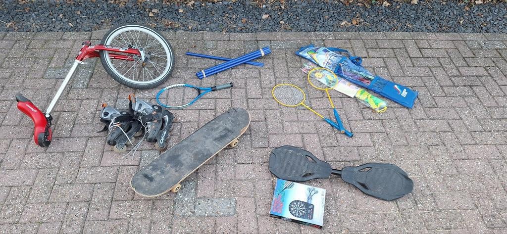 Kinderspeelgoed: skateboard, waveboard, skeelers, rackets, Ophalen