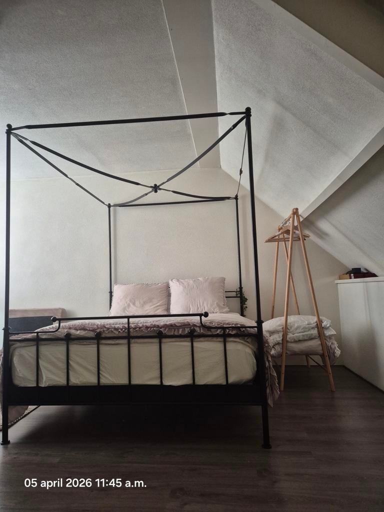 Mooi Hemelbed 180/200 met zo goed als nieuw IKEA matras, Zwart, Romantisch, Tweepersoons, Ophalen of Verzenden