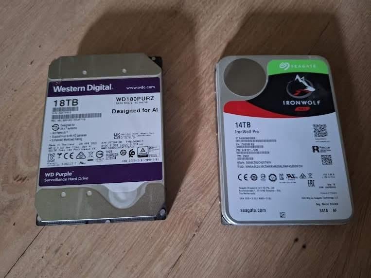 18TB WD Purple en 14TB Seagate IronWolf Pro, Computers en Software, Harde schijven, Intern, Gebruikt, Server, Ophalen of Verzenden