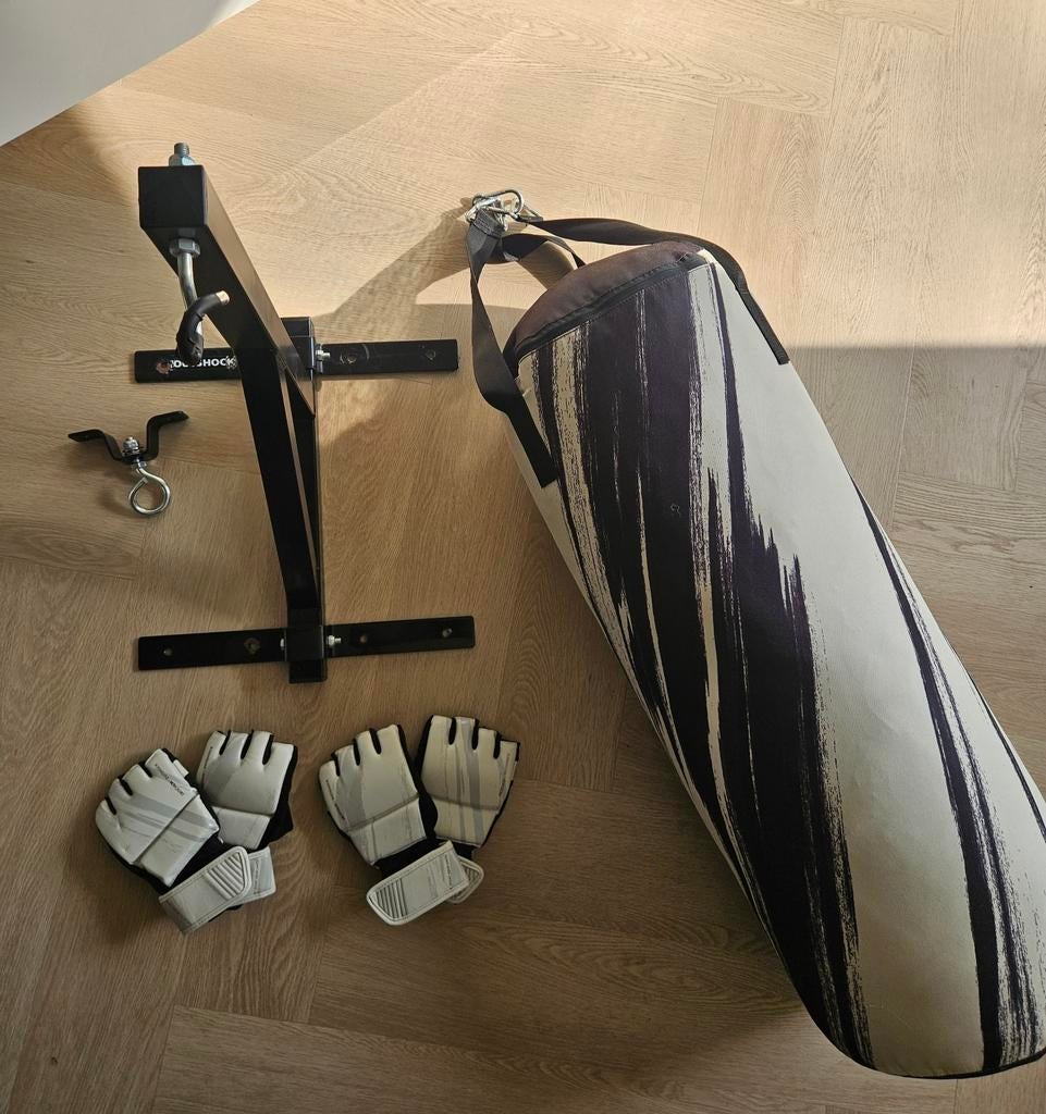 Bokszak met 2x handschoenen en beugels, Ophalen, Zo goed als nieuw, Bokszak